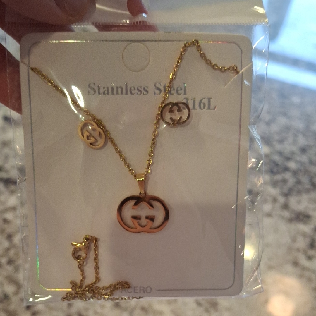Luxurious Gold Necklace Set With Iconic Emblem
